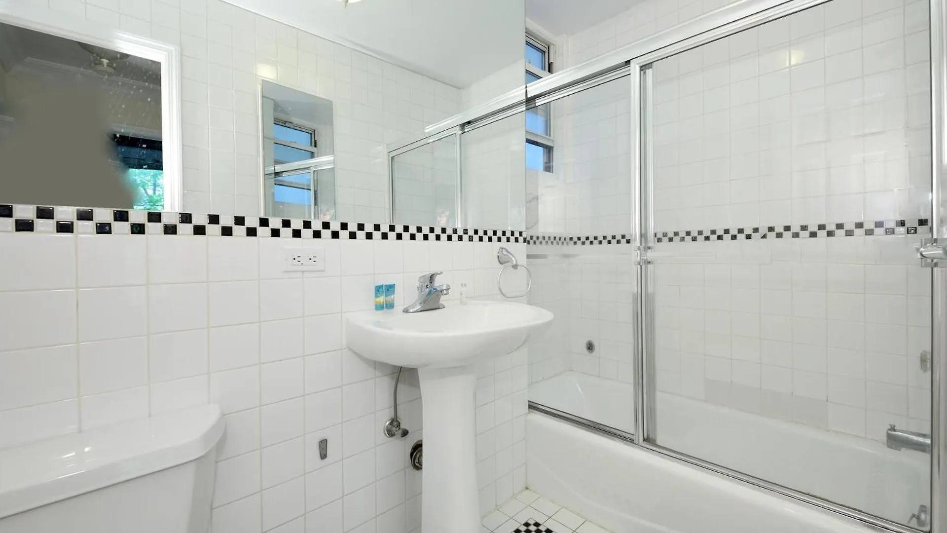Charming 3-Bedroom Apartment In Midtown West New York