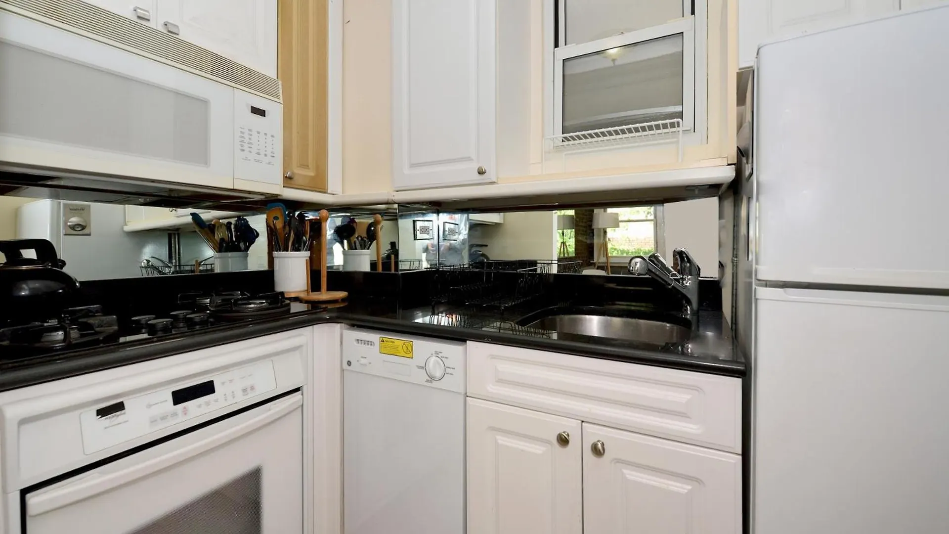 Charming 3-Bedroom Apartment In Midtown West New York