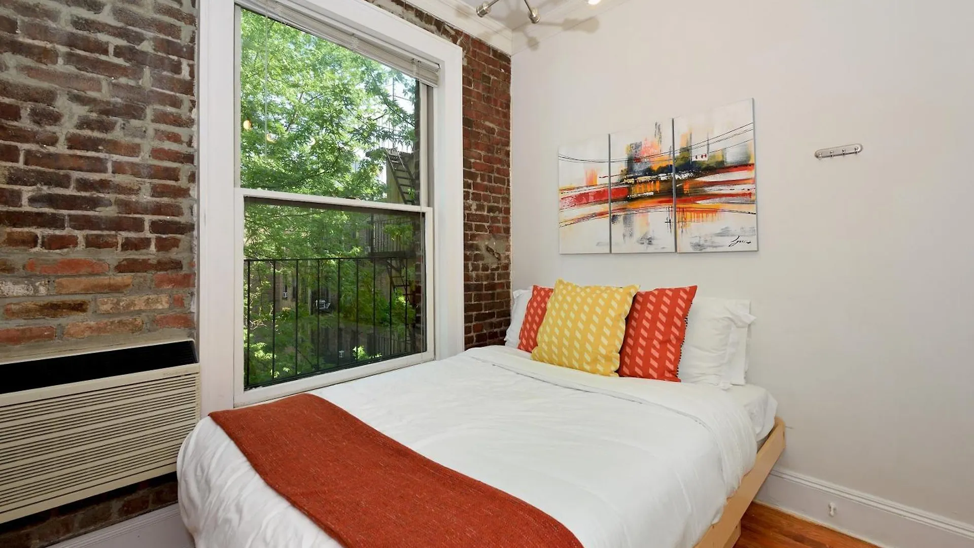 Charming 3-Bedroom Apartment In Midtown West New York 0*,