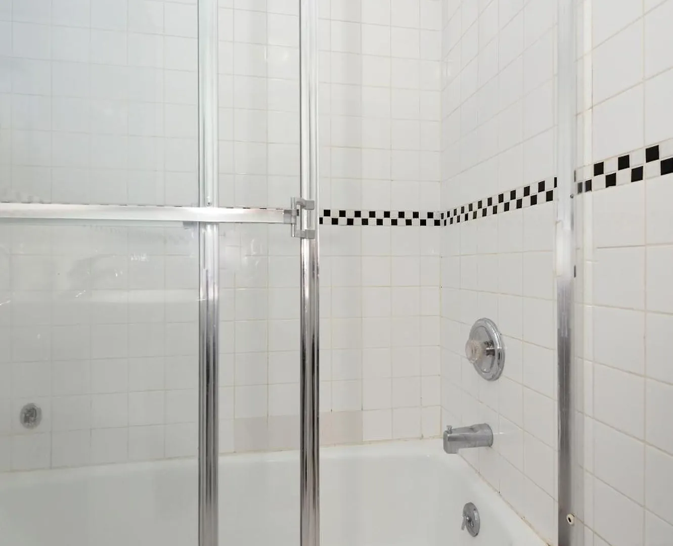 Charming 3-Bedroom Apartment In Midtown West New York