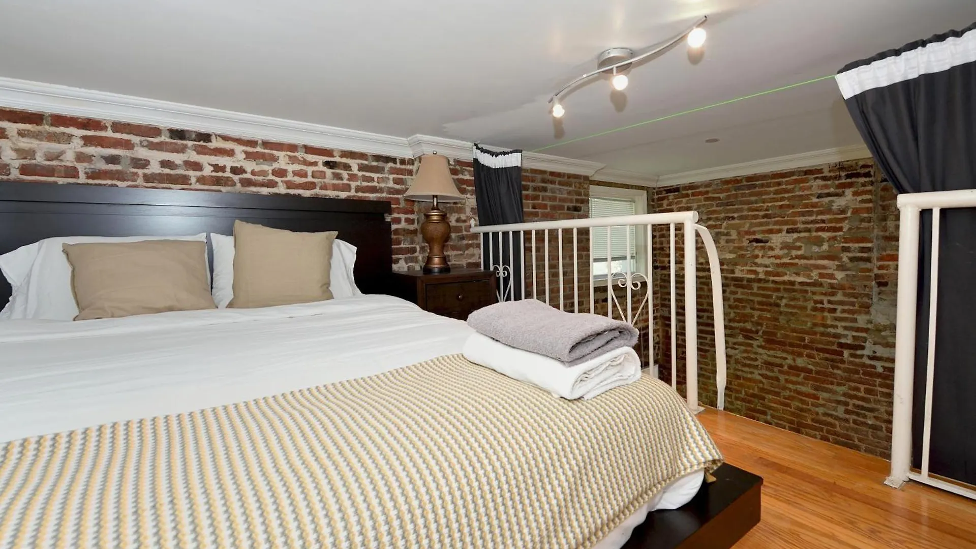 Charming 3-Bedroom Apartment In Midtown West New York USA
